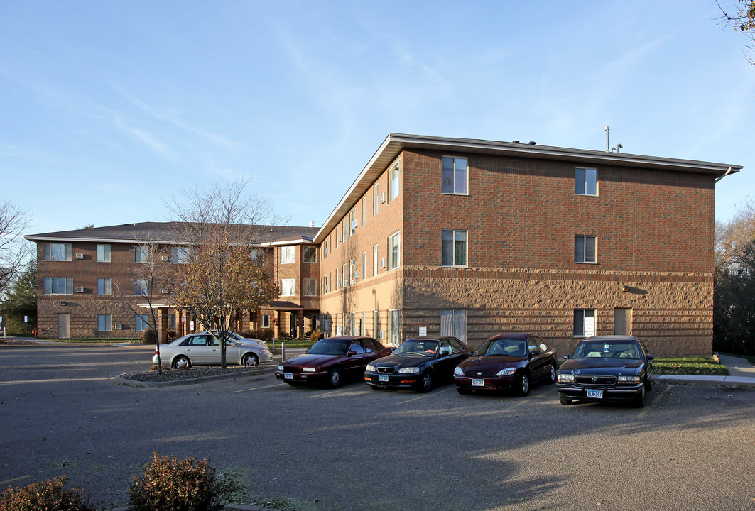 Willow Wood Apartments in White Bear Lake, MN - Building Photo