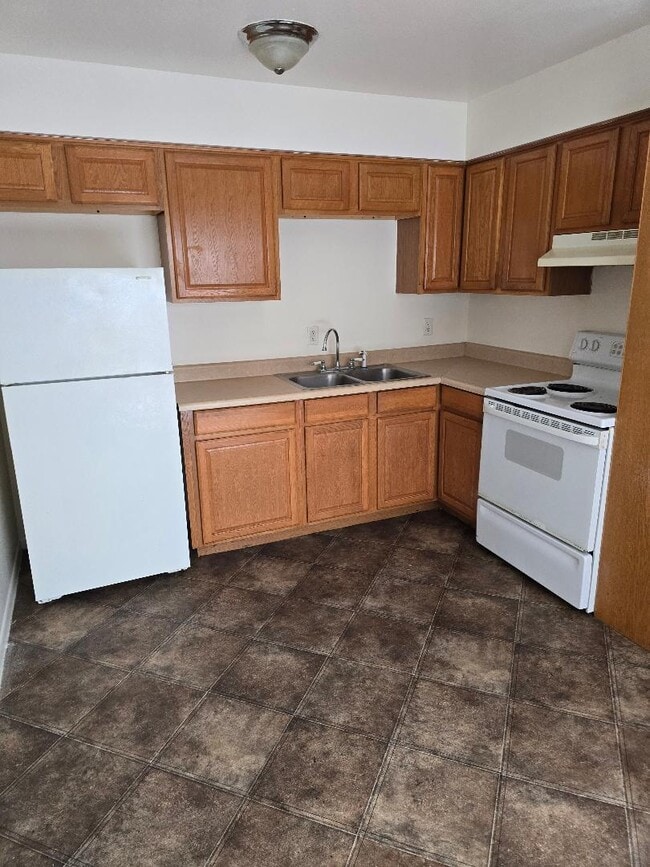 3520 Oak Tree Dr, Unit 3520 Oaktree Dr.