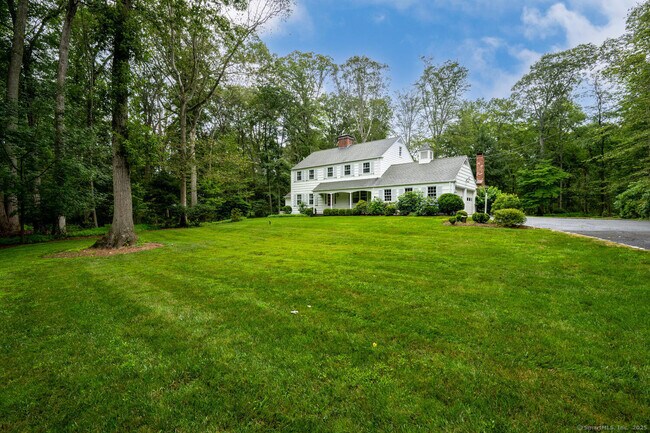 8 Timber Ln in Darien, CT - Building Photo - Building Photo