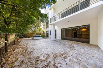 3265 Bird Ave in Miami, FL - Building Photo - Building Photo