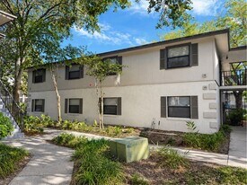 13 Navarra Ct in St. Augustine, FL - Building Photo