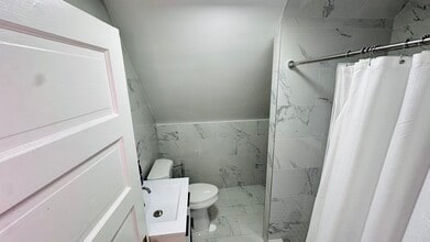 6646 McCallum St in Philadelphia, PA - Foto de edificio - Building Photo