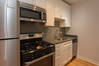 2423 N Kedzie Blvd in Chicago, IL - Building Photo - Building Photo