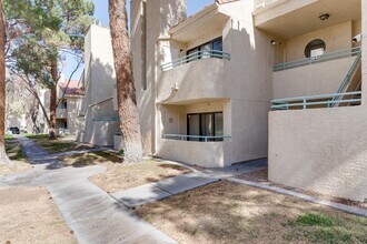 830 N Sloan Ln in Las Vegas, NV - Building Photo - Building Photo