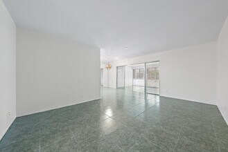 2638 Gately Dr E in West Palm Beach, FL - Building Photo - Building Photo