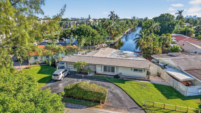 1570 NE 30th Pl in Oakland Park, FL - Building Photo - Building Photo