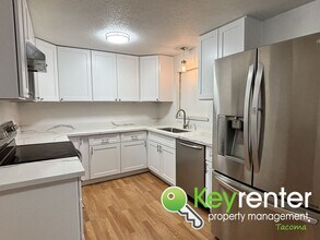 4316 Burkhart Dr in Tacoma, WA - Building Photo - Building Photo