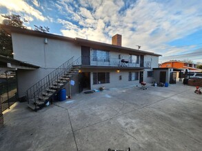 275 E Artesia Blvd in Long Beach, CA - Building Photo - Building Photo