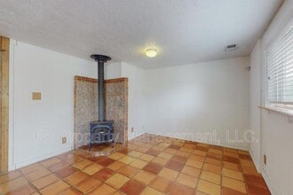 2413 Gretta St NE in Albuquerque, NM - Building Photo - Building Photo