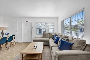 335 Desoto St, Unit SI ID1358348P in Hollywood, FL - Building Photo