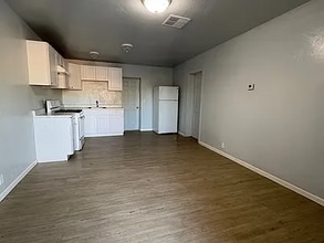 345 E Navajo Rd in Tucson, AZ - Building Photo - Building Photo