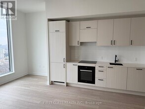 1 Quarrington Lane in Toronto, ON - Building Photo - Building Photo