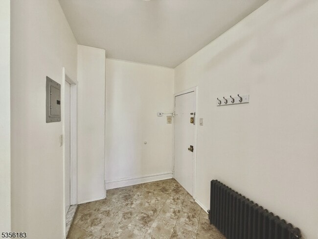 93 Bay St in Montclair, NJ - Building Photo - Building Photo