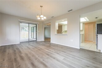 360 Gulf Breeze Blvd in Venice, FL - Foto de edificio - Building Photo