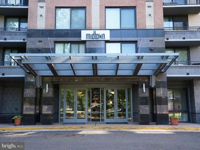 2451 Midtown Ave in Alexandria, VA - Foto de edificio - Building Photo