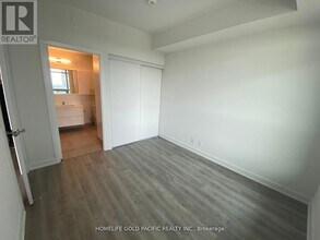 50 Upper Mall Wy in Vaughan, ON - Building Photo - Building Photo