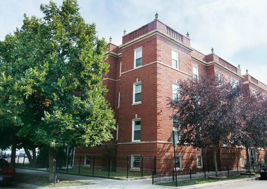 2721 N Sawyer Ave in Chicago, IL - Building Photo
