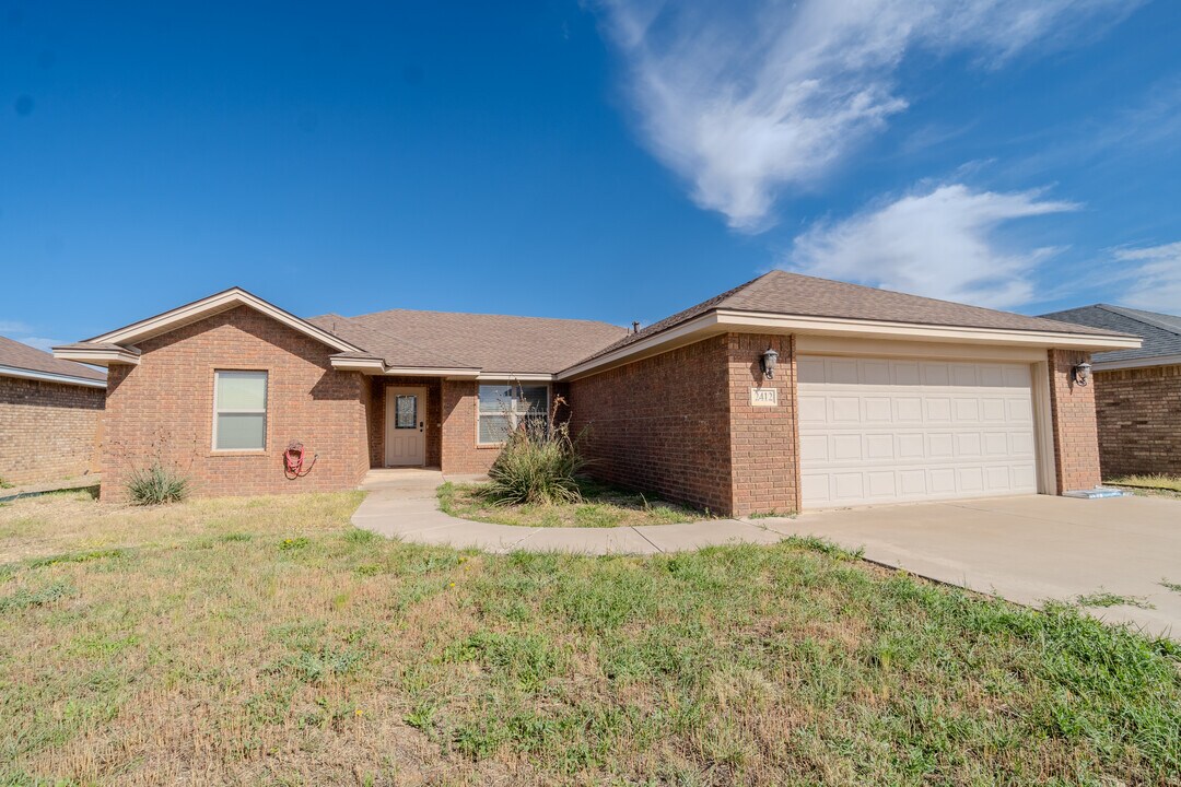 2412 Cobblestone Cir in Clovis, NM - Foto de edificio