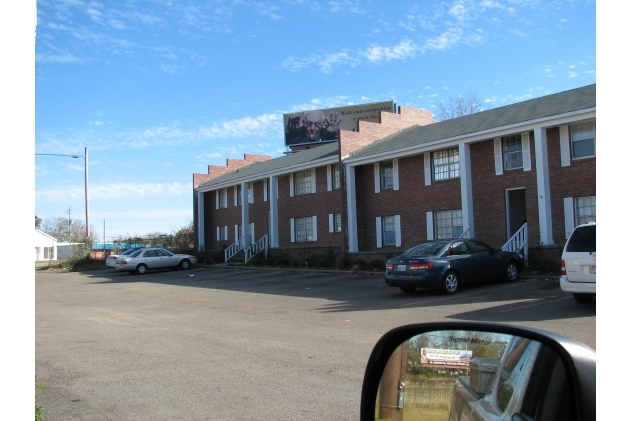 Windsor Court in Hattiesburg, MS - Building Photo