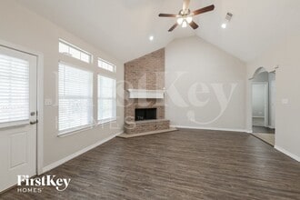 295 Cypress Dr in Conroe, TX - Building Photo - Building Photo