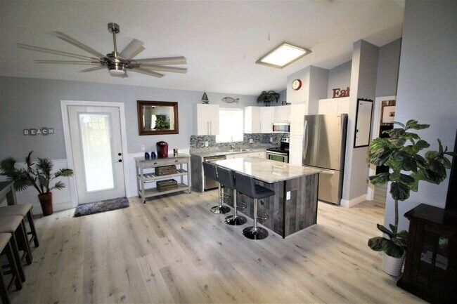 147 NW 10th Ave in Delray Beach, FL - Building Photo - Building Photo