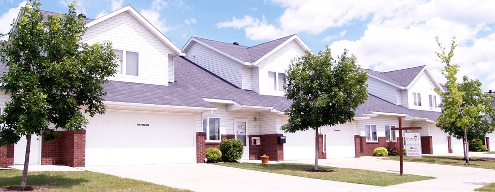 Tucker Pointe Townhomes in Fargo, ND - Building Photo