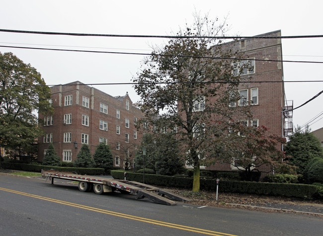 Summit Parmely Cooperative in Summit, NJ - Foto de edificio - Building Photo