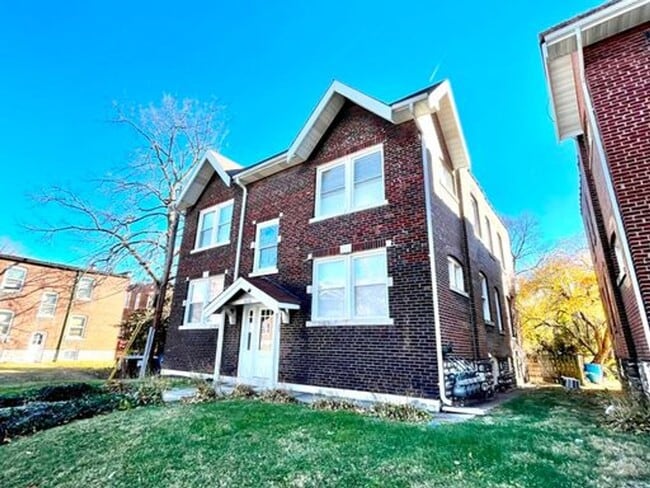 property at 2112 Maury Ave