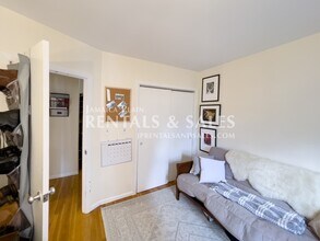 594 Centre St in Boston, MA - Building Photo - Building Photo