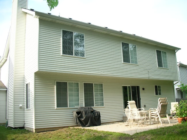 4439 W Lawn Ave in Gurnee, IL - Building Photo - Building Photo
