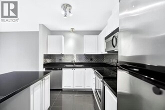 2551 Parkview Ln in Port Coquitlam, BC - Building Photo - Building Photo