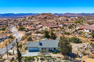 5816 Buena Suerte Rd in Yucca Valley, CA - Building Photo - Building Photo
