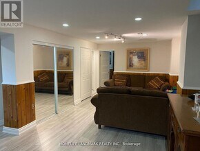 1872 Parkside Dr in Pickering, ON - Building Photo - Building Photo