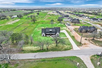 1150 Thomas in Springtown, TX - Foto de edificio - Building Photo