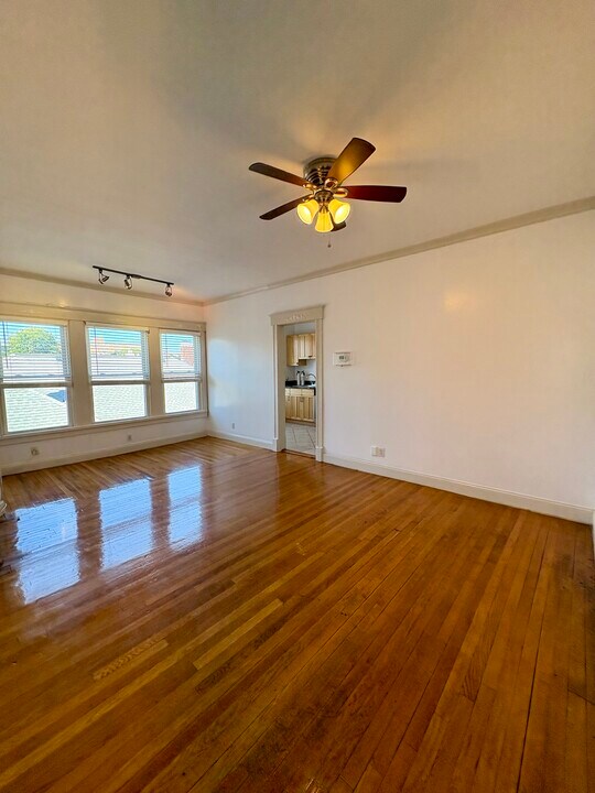 134 Sutherland Rd in Boston, MA - Building Photo