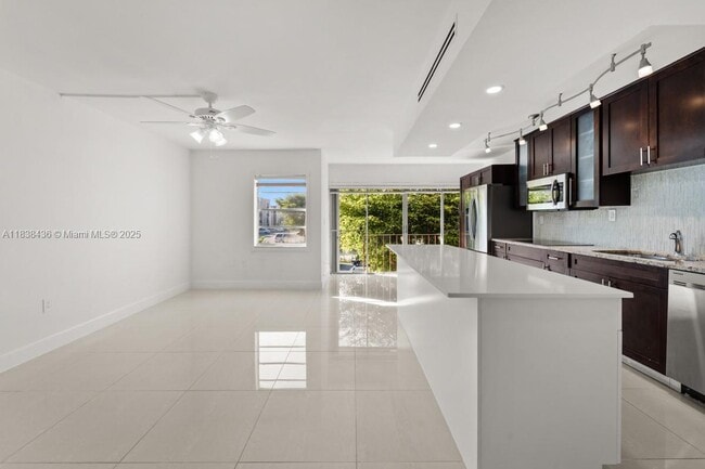 9370 W Flagler St in Miami, FL - Building Photo - Building Photo