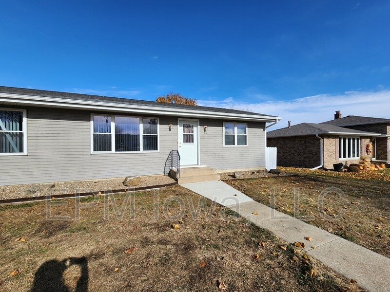 125 Hamilton St in Winthrop, IA - Foto de edificio
