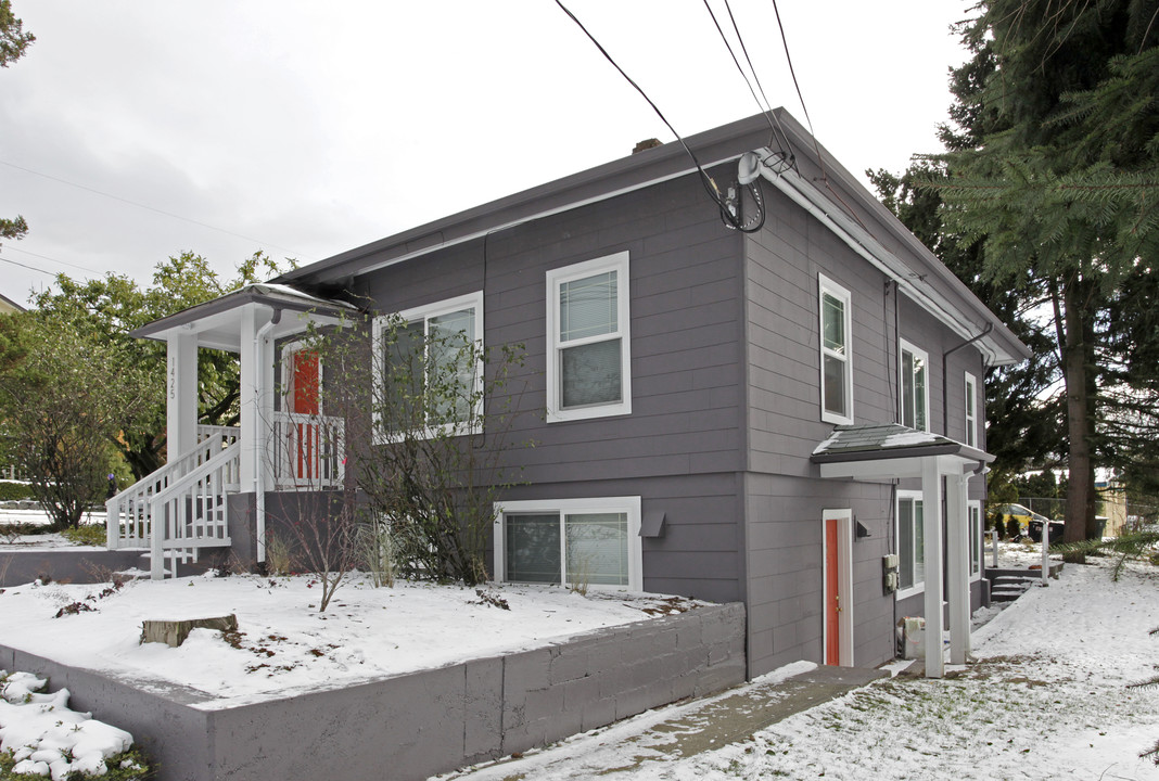 5 Unit Apartment in Seattle, WA - Building Photo