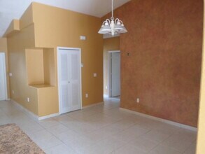 7772 NW 200th Ln in Hialeah, FL - Building Photo - Building Photo