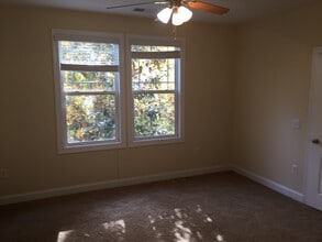 2810 Bedford Green Dr, Unit Bedford Green 105 in Raleigh, NC - Foto de edificio - Building Photo