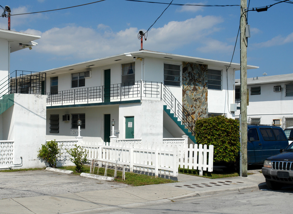 1649 NW 5th St in Miami, FL - Building Photo