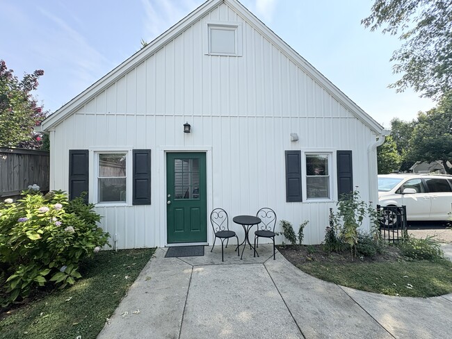 2001 N Emerson St, Unit Cottage