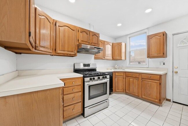 property at 1433 43rd St