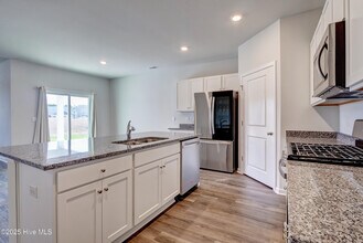1329 Clendon Cir in Leland, NC - Foto de edificio - Building Photo