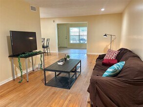 4046 Woodfin St in Houston, TX - Building Photo - Building Photo