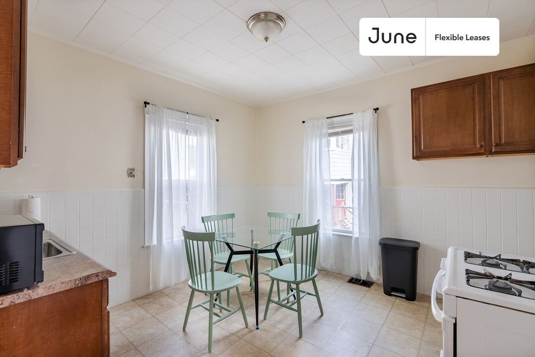 28 Charnwood Rd in Somerville, MA - Building Photo