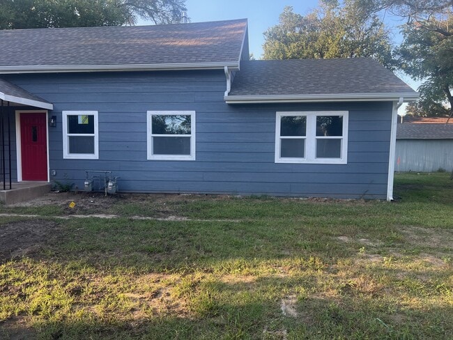property at 824 E 11th St