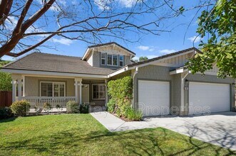 285 Oak Valley Ln in Escondido, CA - Building Photo - Building Photo