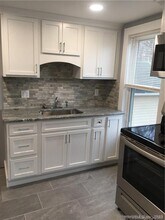 52 Pleasant St in Colchester, CT - Building Photo - Building Photo