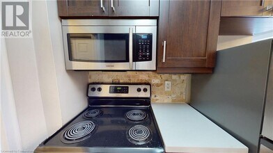 326 Hunter St E in Hamilton, ON - Building Photo - Building Photo
